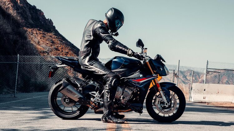 bmw rider in leathers