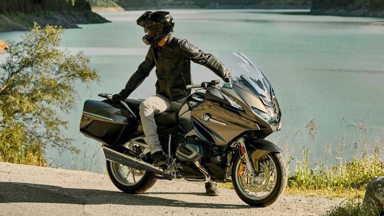 bmw r 1250 rt by lakeside - shorter days for motorcycle touring comfort