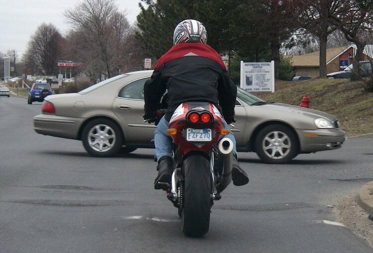 car and motorcycle - motorcycle riding tips & tricks