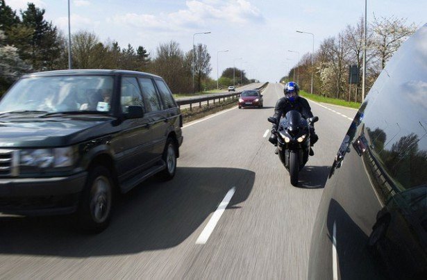 motorcycle between two cars