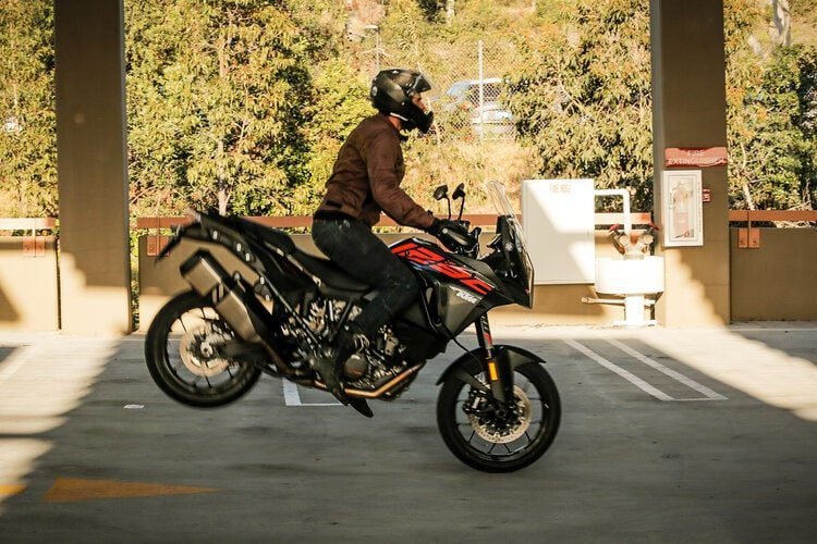 ktm 1290 emergency braking