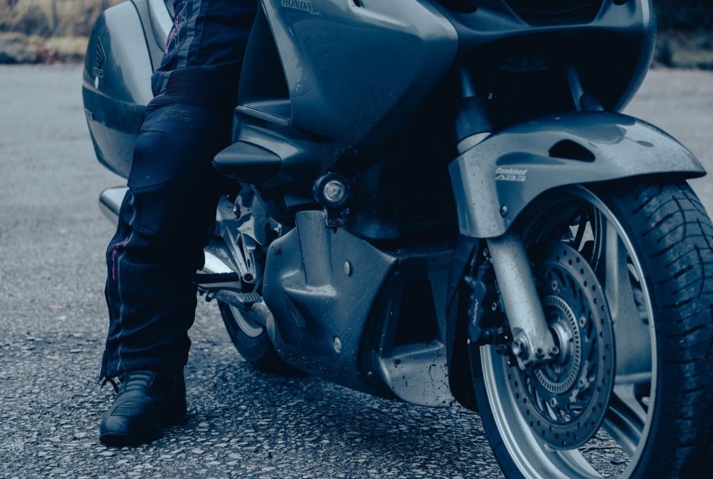 bike right foot down