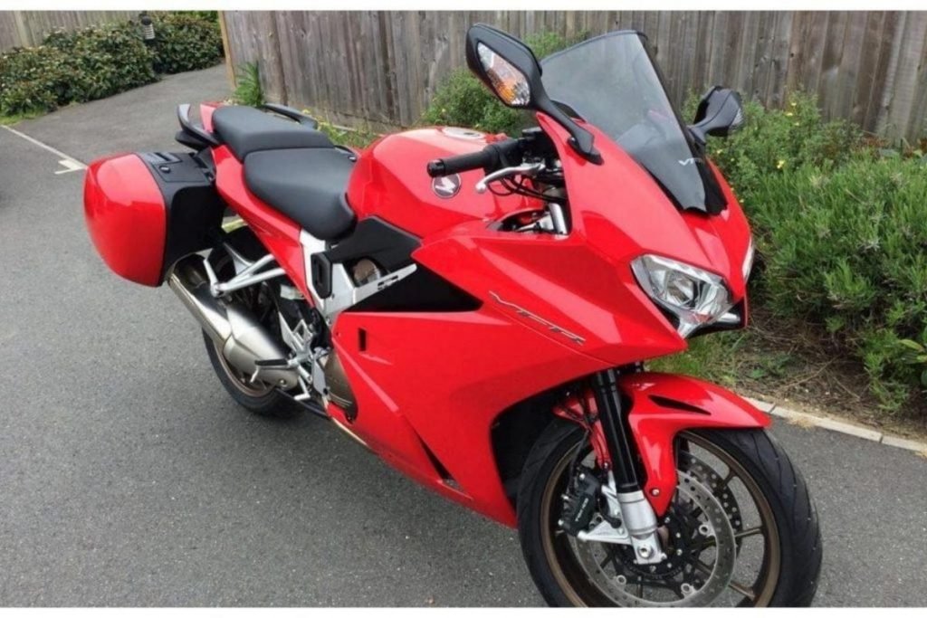 honda vfr800 in red