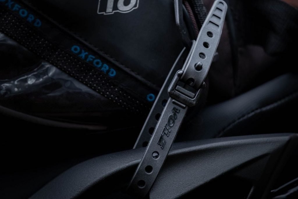 buckle securing tail pack on motorcycle