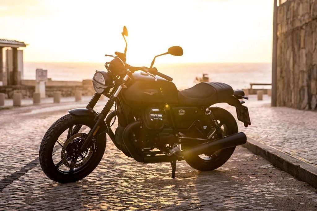 moto guzzi v7 stone