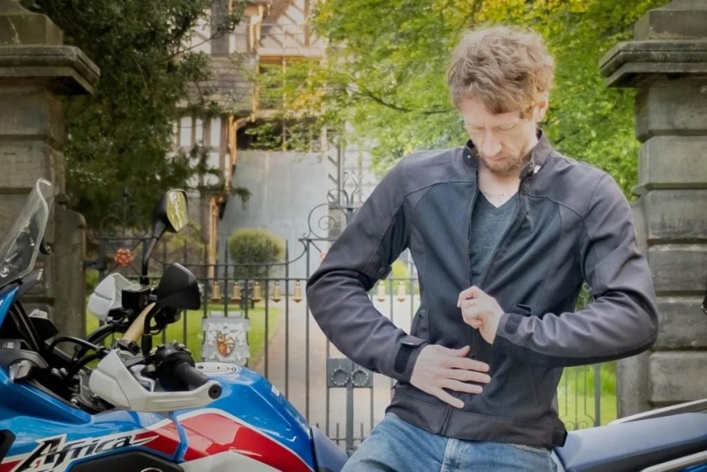guy zipping up mesh motorcycle jacket - riding motorcycle heat